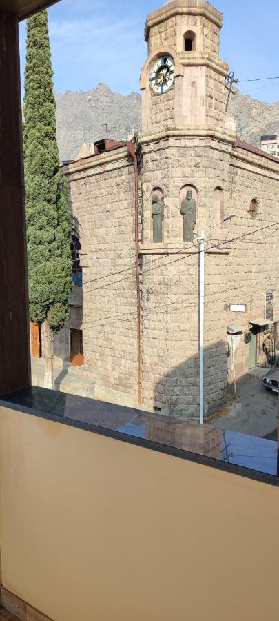 Sweet Home Hotel Meghri Bagian luar foto